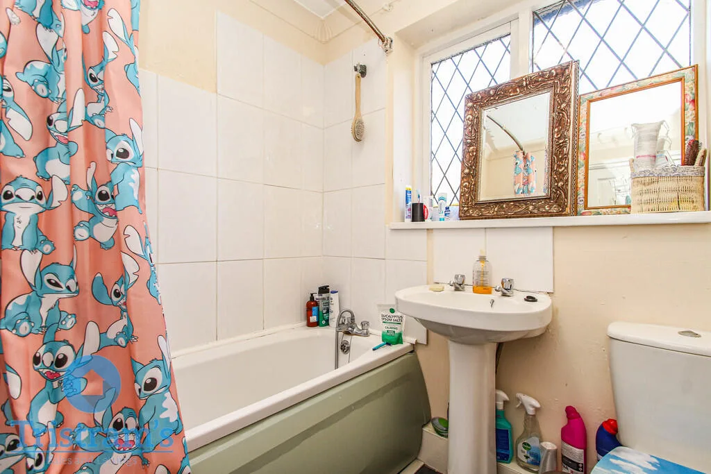 2 bedroom semi-detached house for rent