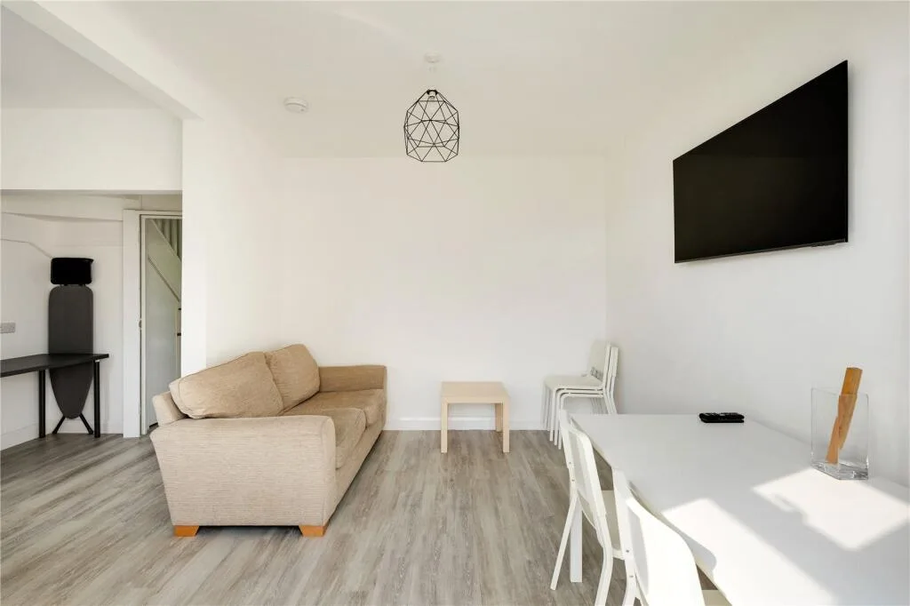 1 bedroom house share for rent