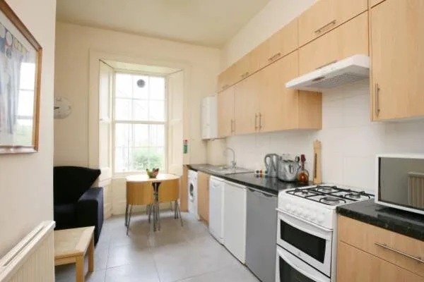 5 bedroom flat for rent