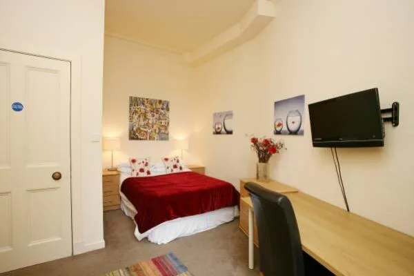 5 bedroom flat for rent