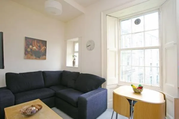 5 bedroom flat for rent