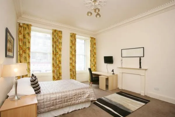 5 bedroom flat for rent