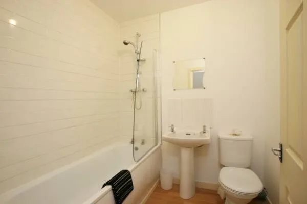 5 bedroom flat for rent