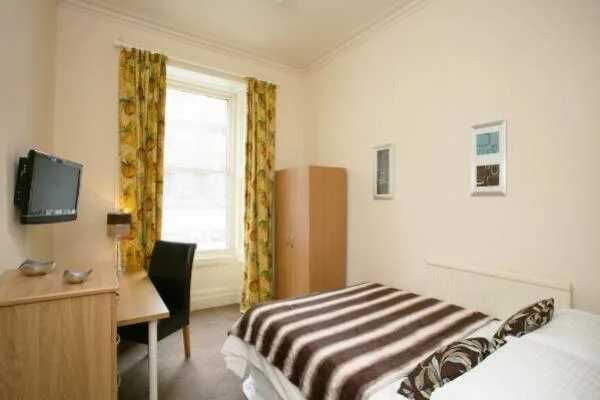 5 bedroom flat for rent