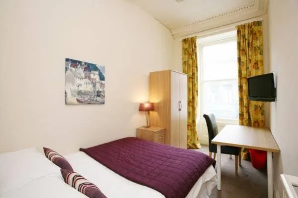 5 bedroom flat for rent