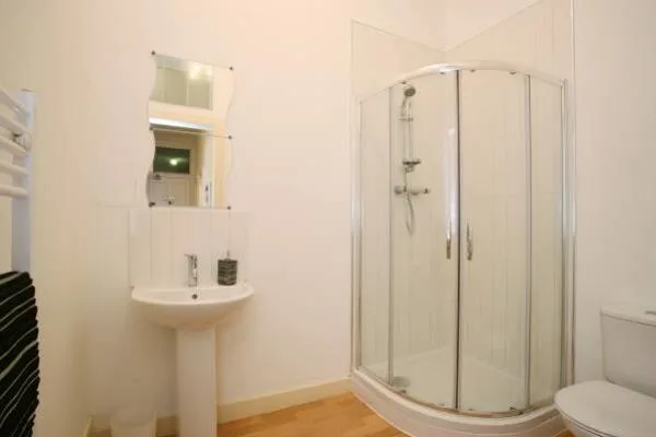 5 bedroom flat for rent