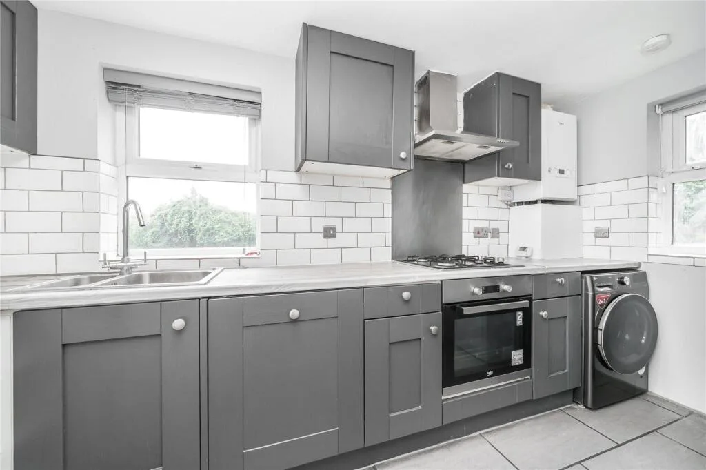 1 bedroom maisonette for rent