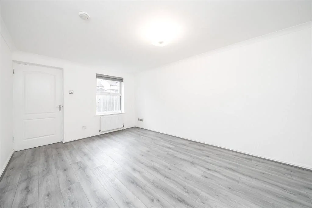 1 bedroom maisonette for rent