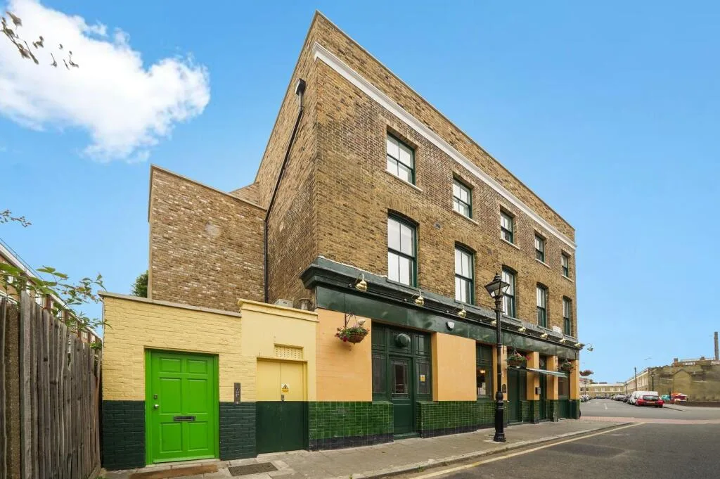 3 bedroom flat for rent