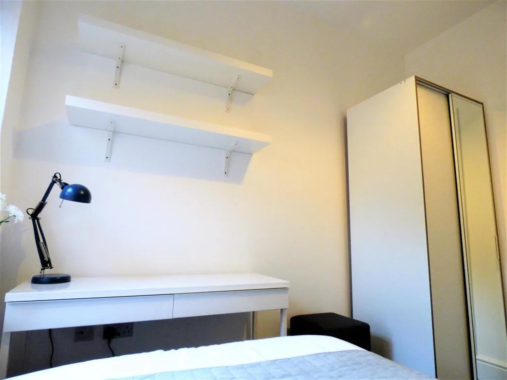 1 bedroom house share for rent