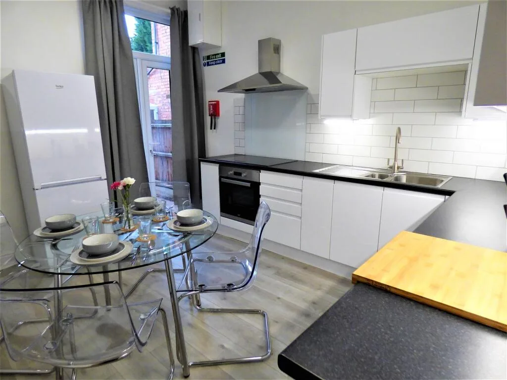 1 bedroom house share for rent