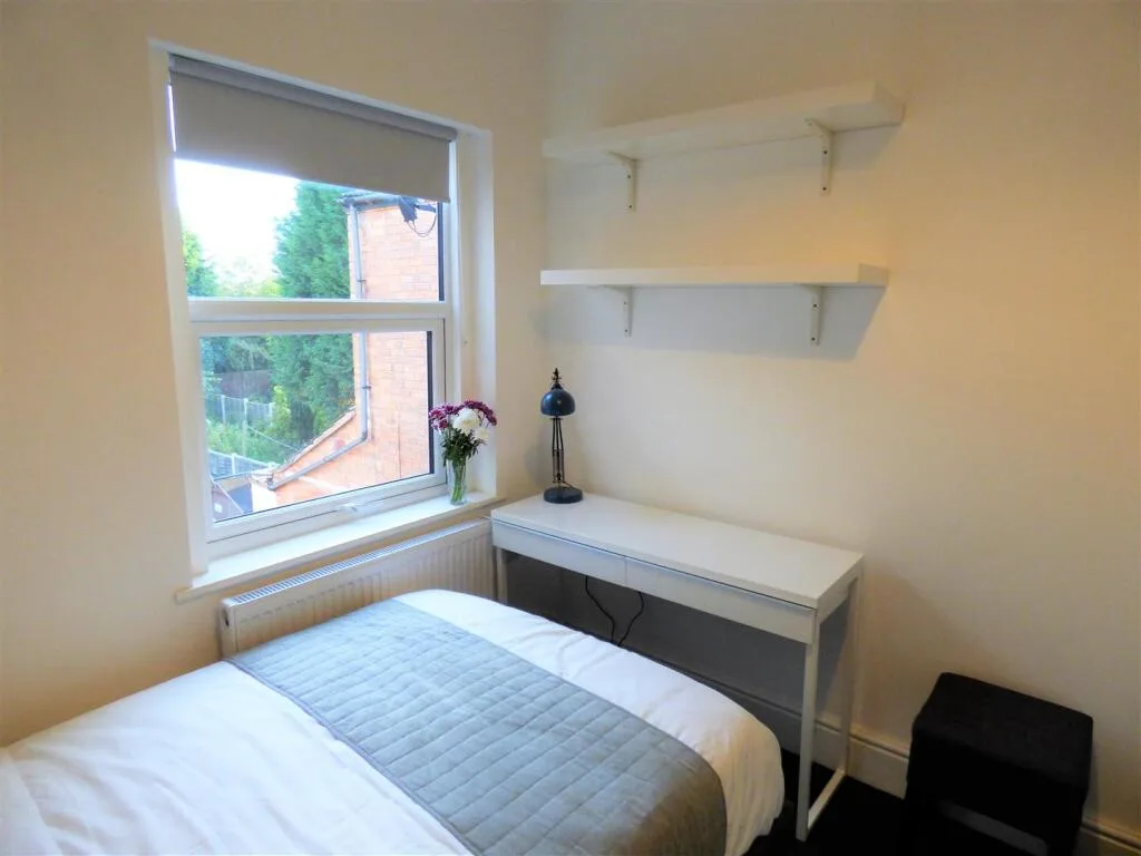 1 bedroom house share for rent