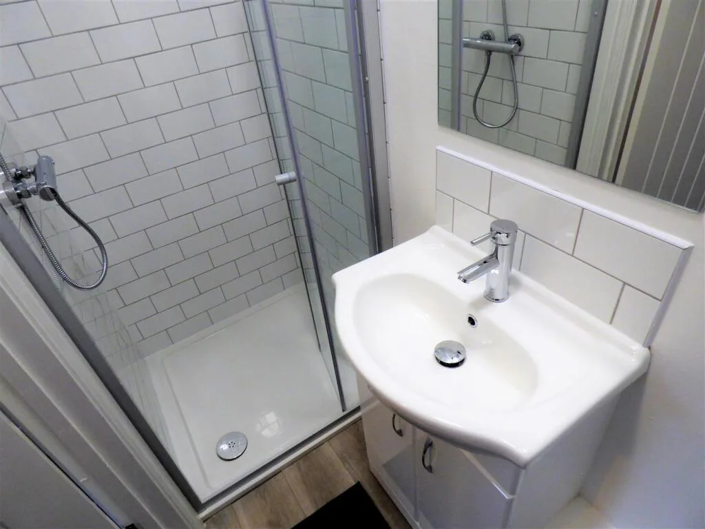 1 bedroom house share for rent