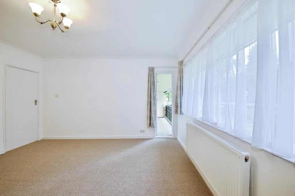 2 bedroom maisonette for rent