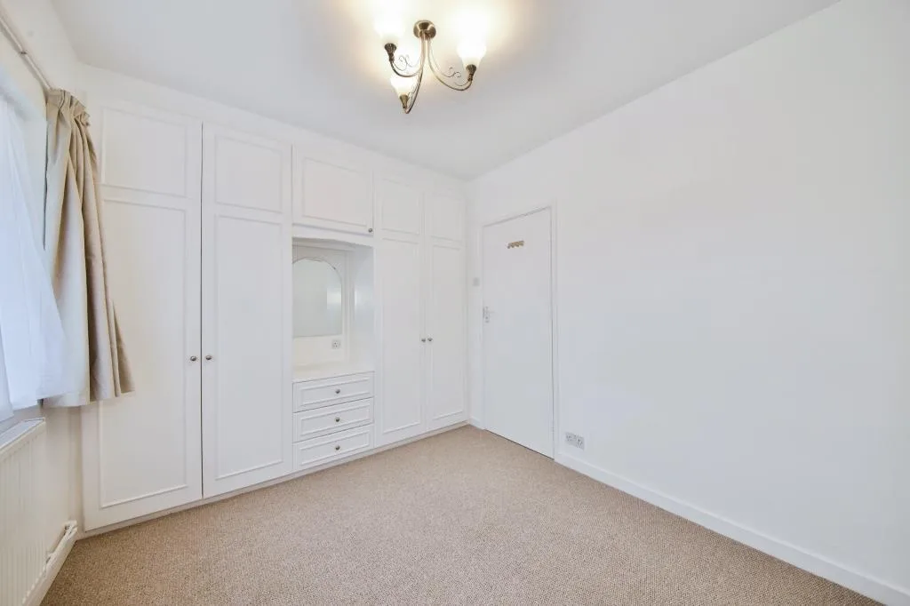 2 bedroom maisonette for rent