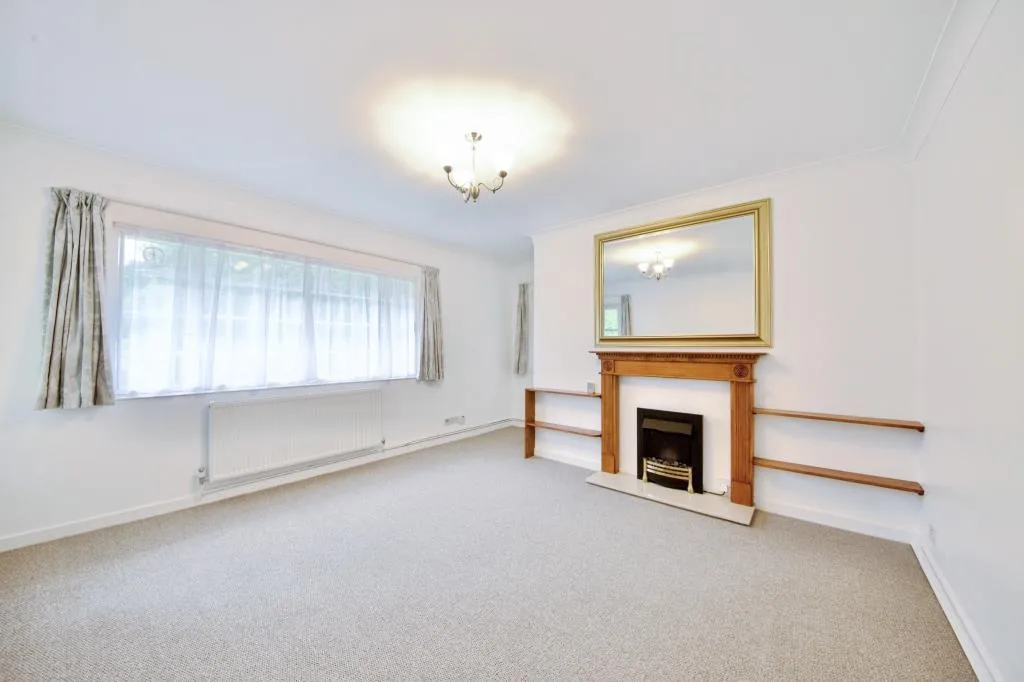 2 bedroom maisonette for rent