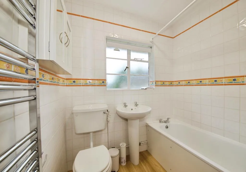 2 bedroom maisonette for rent