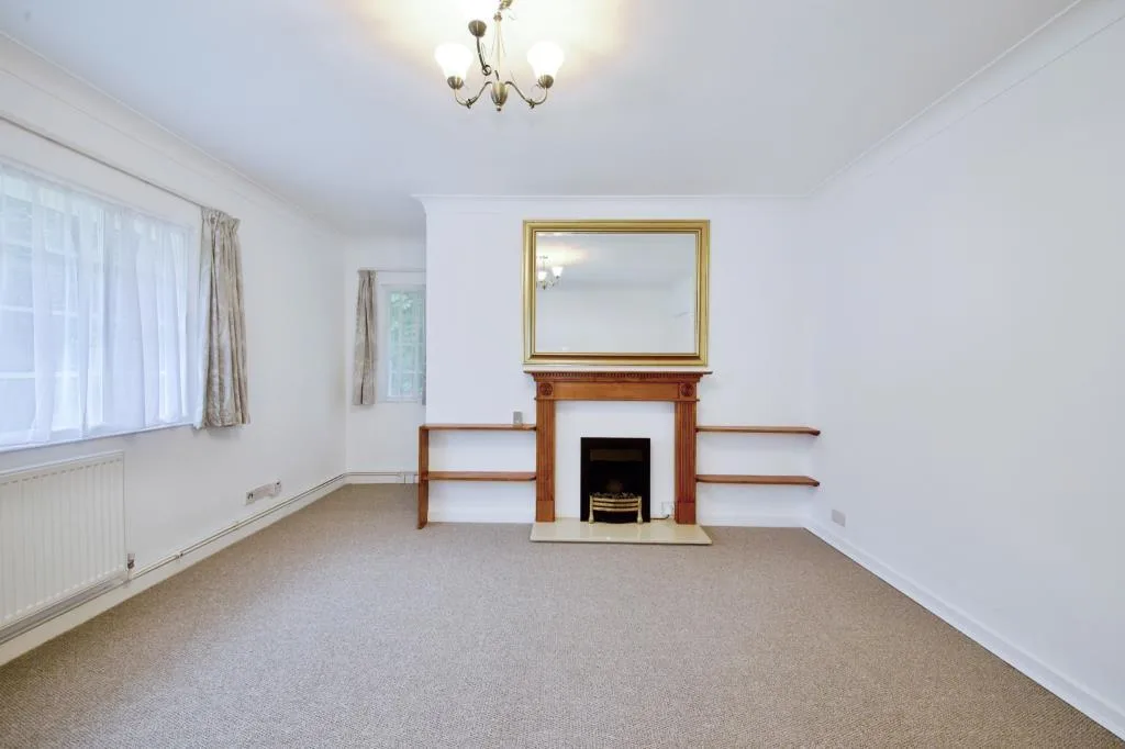 2 bedroom maisonette for rent