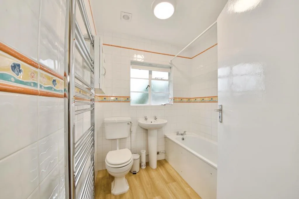 2 bedroom maisonette for rent