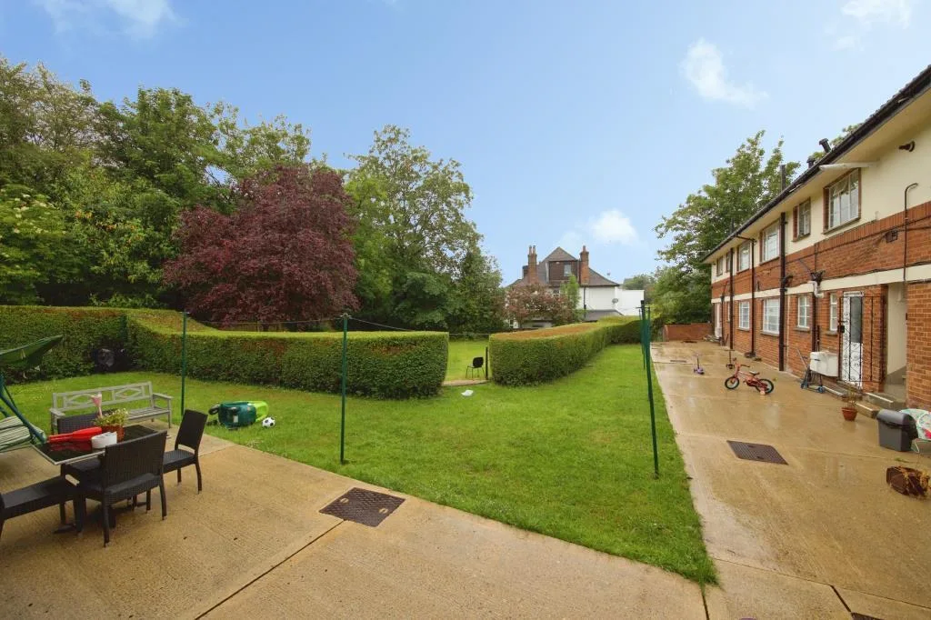 2 bedroom maisonette for rent