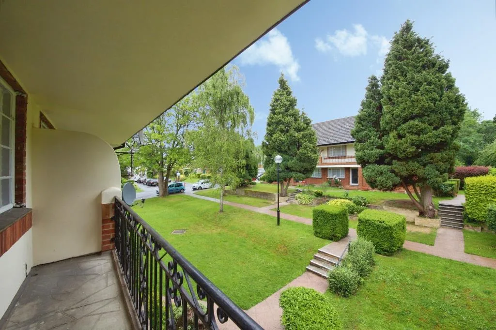 2 bedroom maisonette for rent