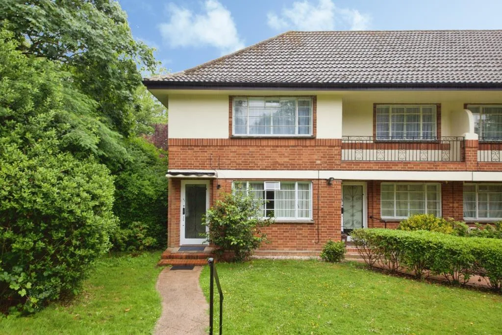 2 bedroom maisonette for rent