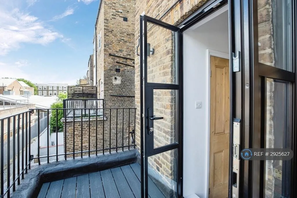 3 bedroom maisonette for rent