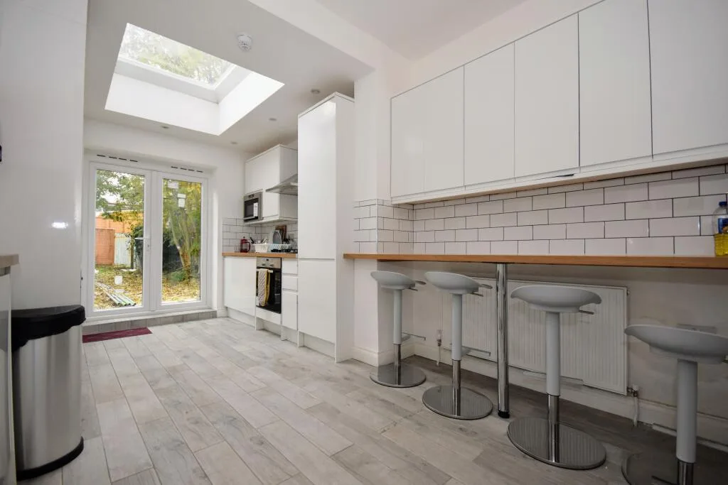 1 bedroom house share for rent