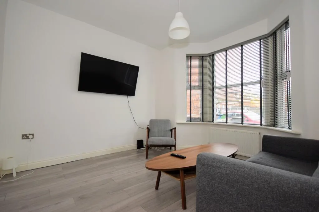1 bedroom house share for rent