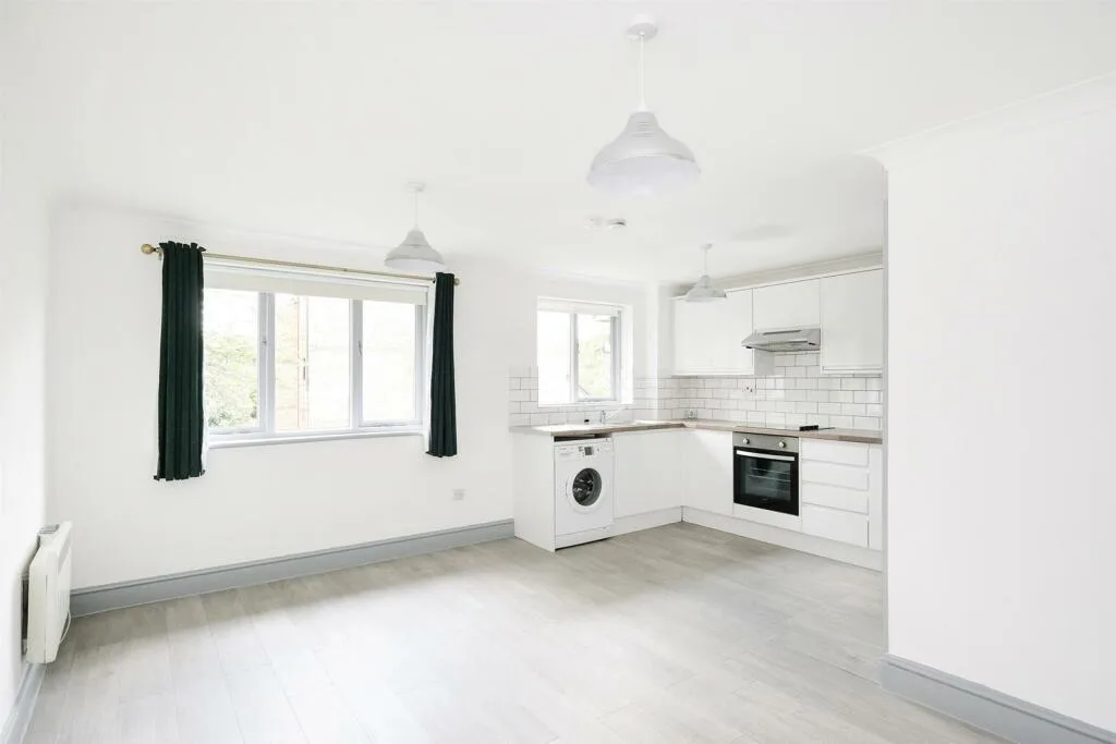 1 bedroom ground floor flat for rent