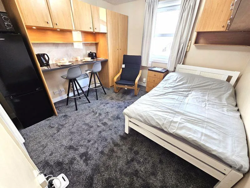 1 bedroom house share for rent