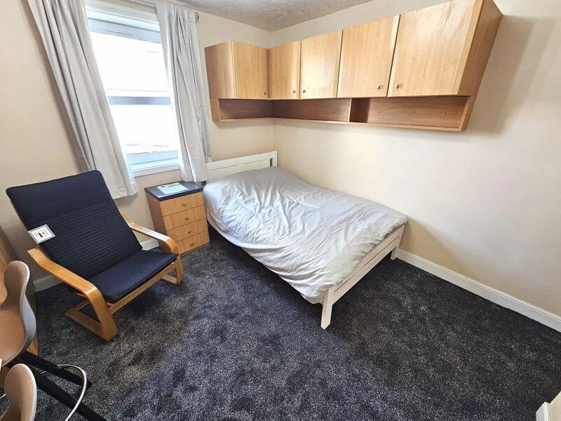 1 bedroom house share for rent