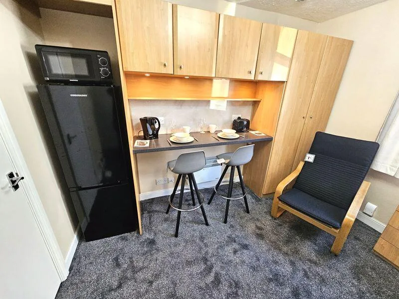 1 bedroom house share for rent