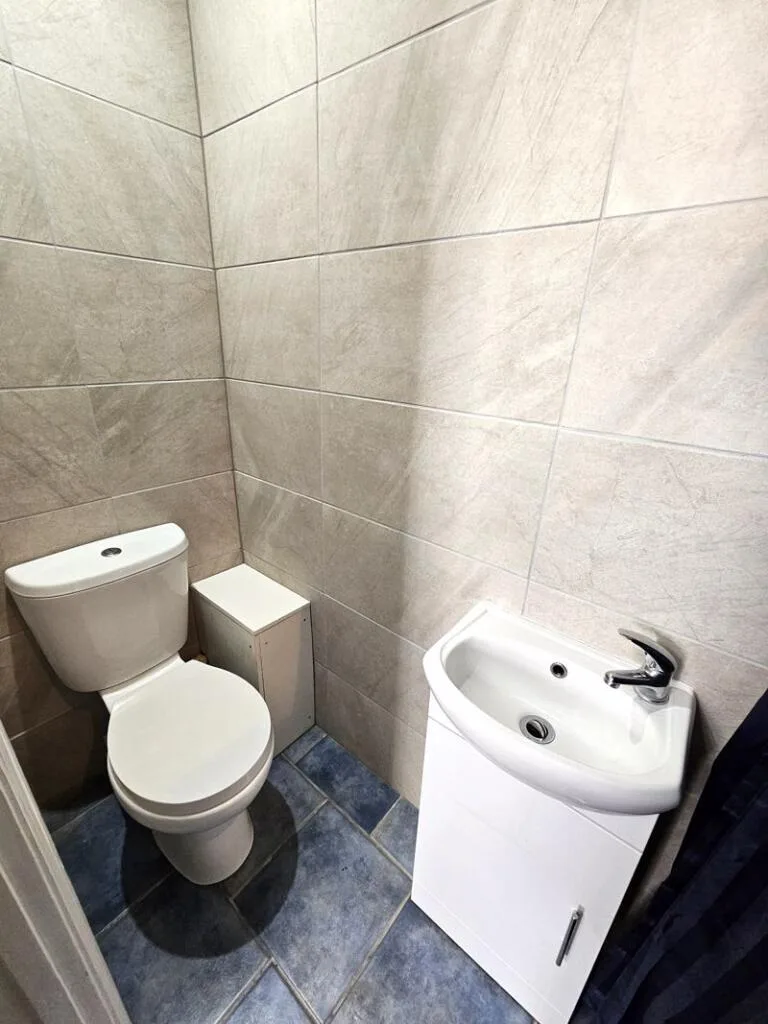 1 bedroom house share for rent