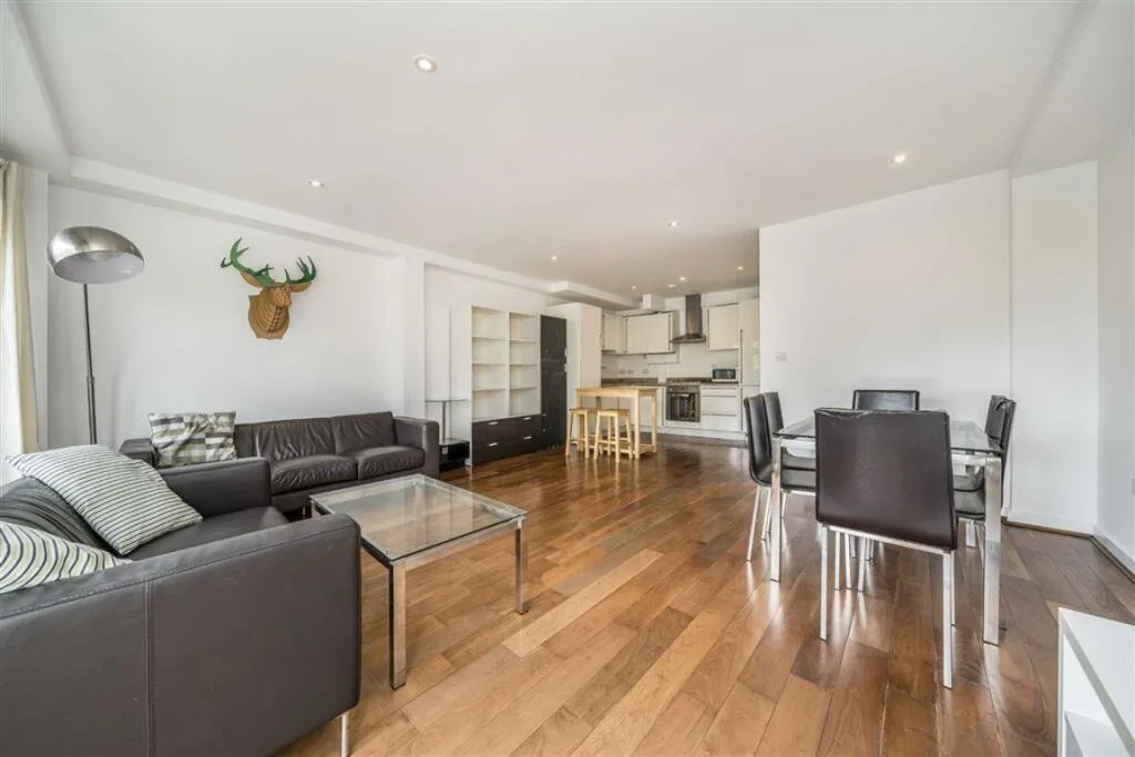 4 bedroom flat for rent
