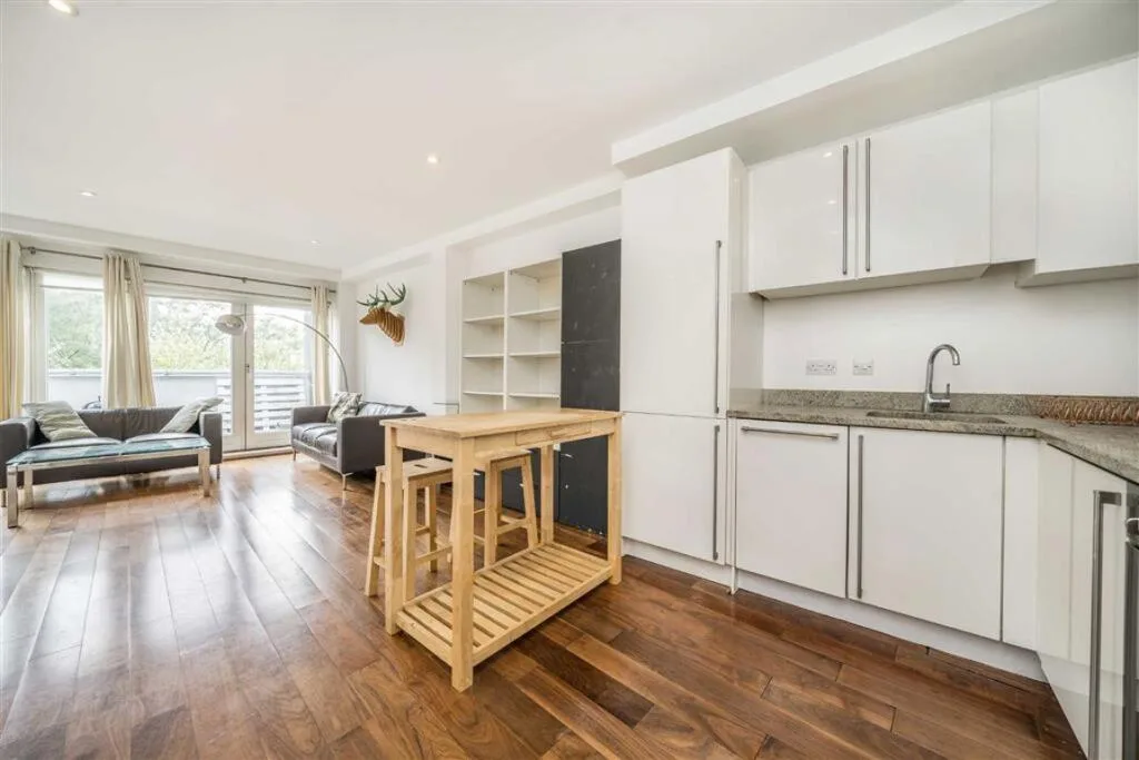 4 bedroom flat for rent