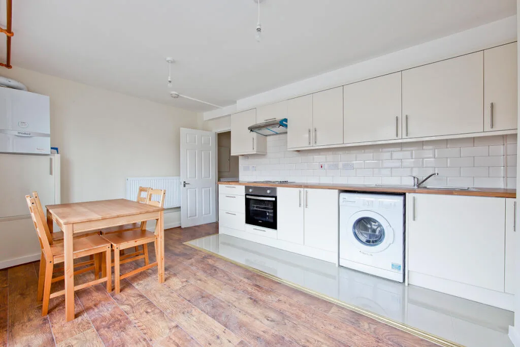 4 bedroom maisonette for rent