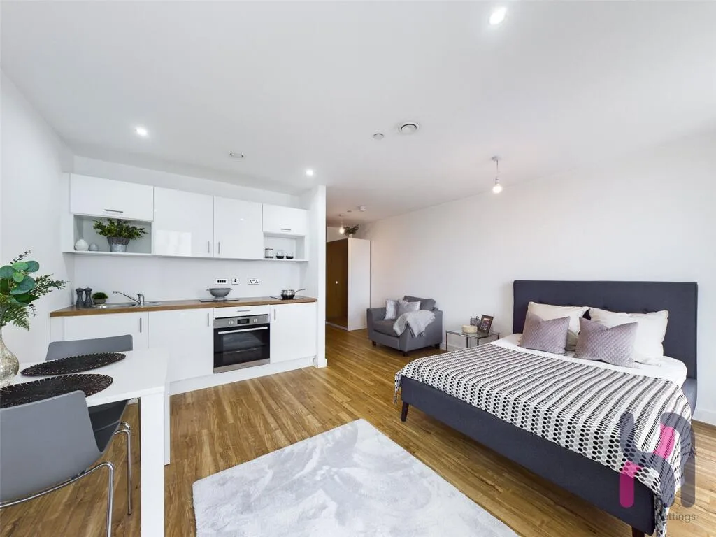 Studio flat for rent