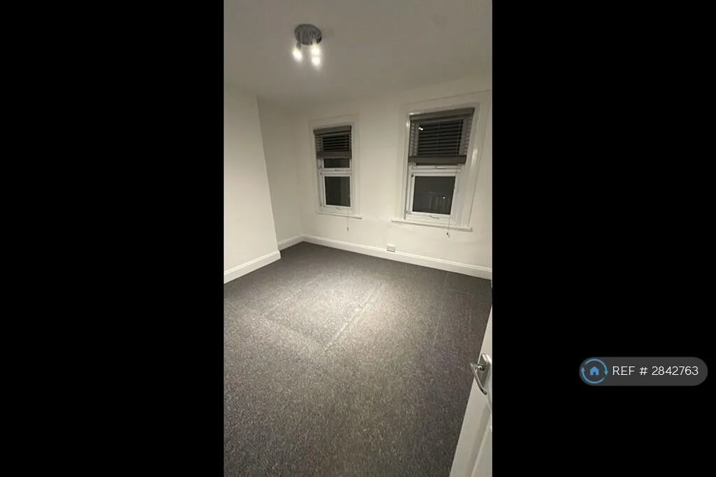 2 bedroom detached house for rent
