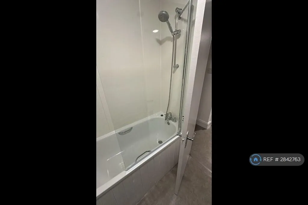 2 bedroom detached house for rent