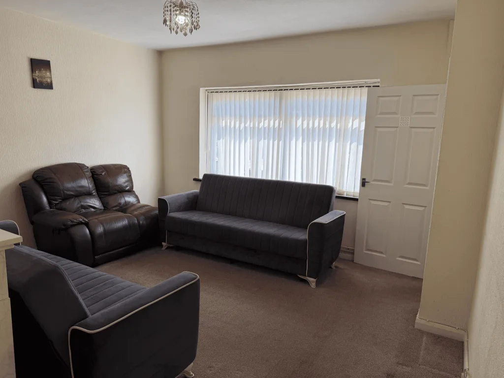 3 bedroom semi-detached house for rent