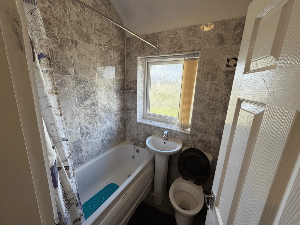 3 bedroom semi-detached house for rent