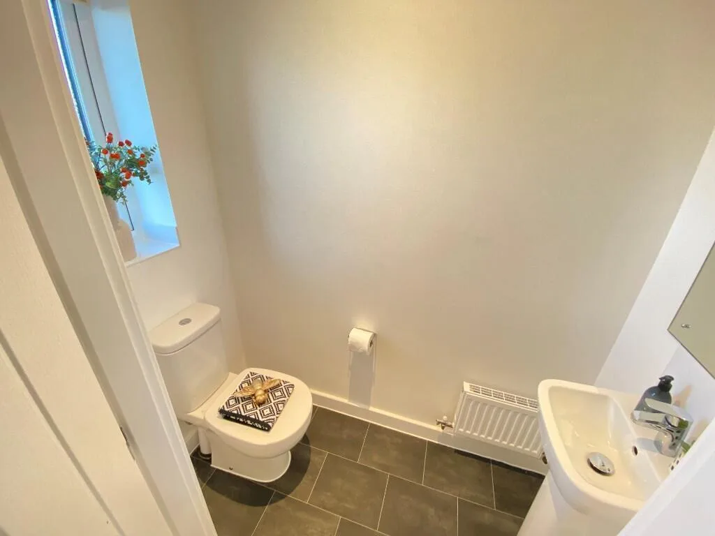 4 bedroom semi-detached house for rent