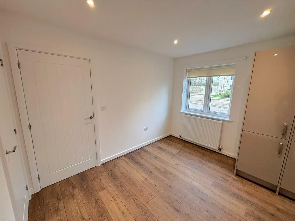 4 bedroom semi-detached house for rent
