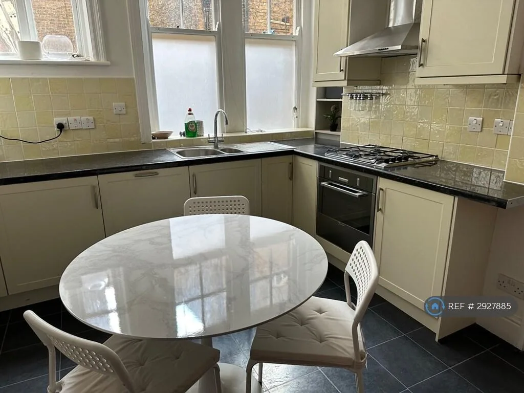 3 bedroom flat for rent