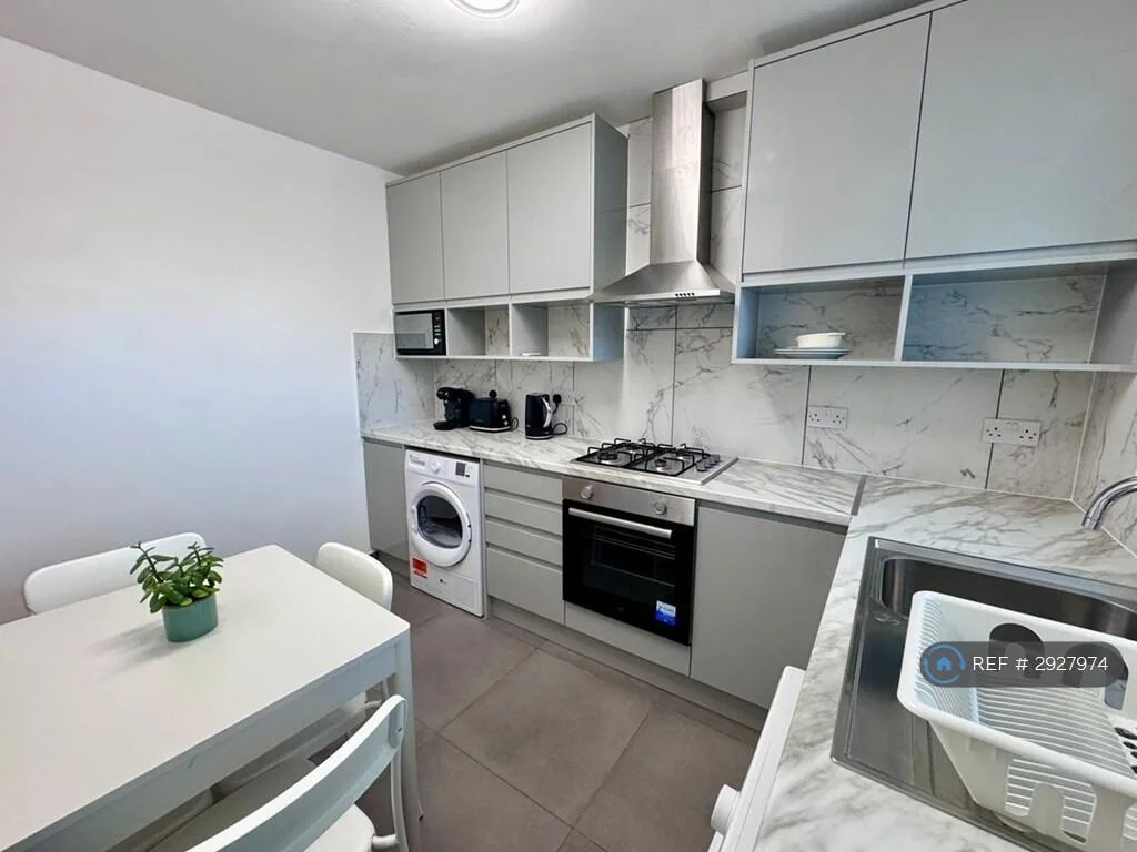 4 bedroom flat for rent
