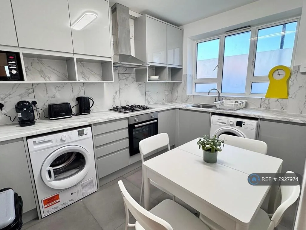 4 bedroom flat for rent