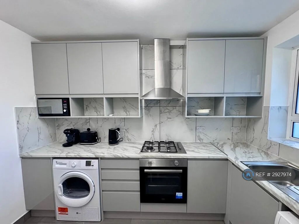 4 bedroom flat for rent