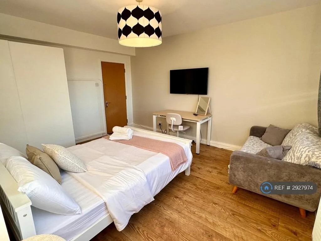 4 bedroom flat for rent