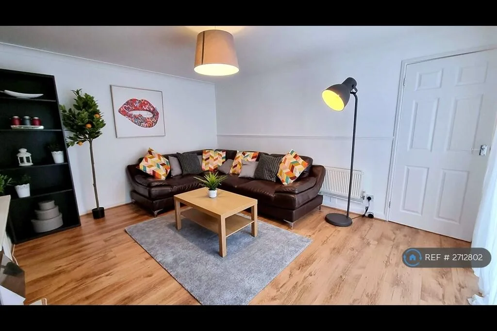 4 bedroom semi-detached house for rent